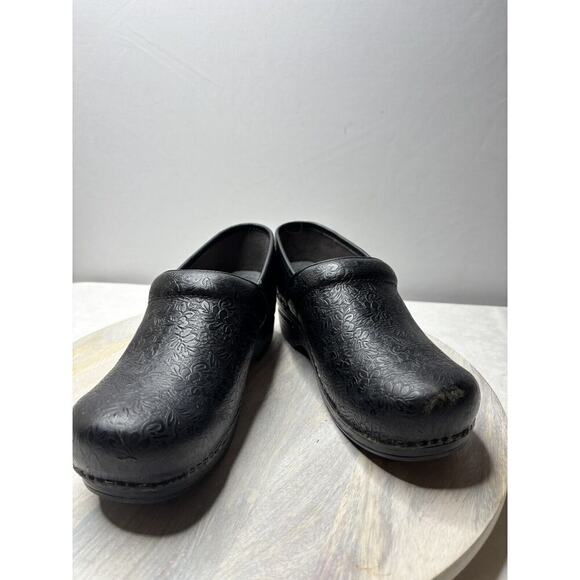 Dansko Shoes - DANSKO Size 40 Black Flower Pattern Leather CLOGS Size US 9.5
